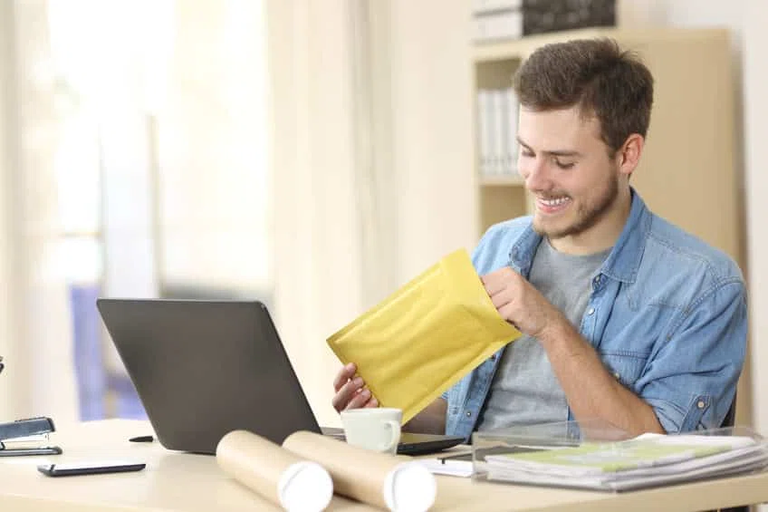 Comment renforcer la culture d’entreprise grâce aux enveloppes-cadeau ?