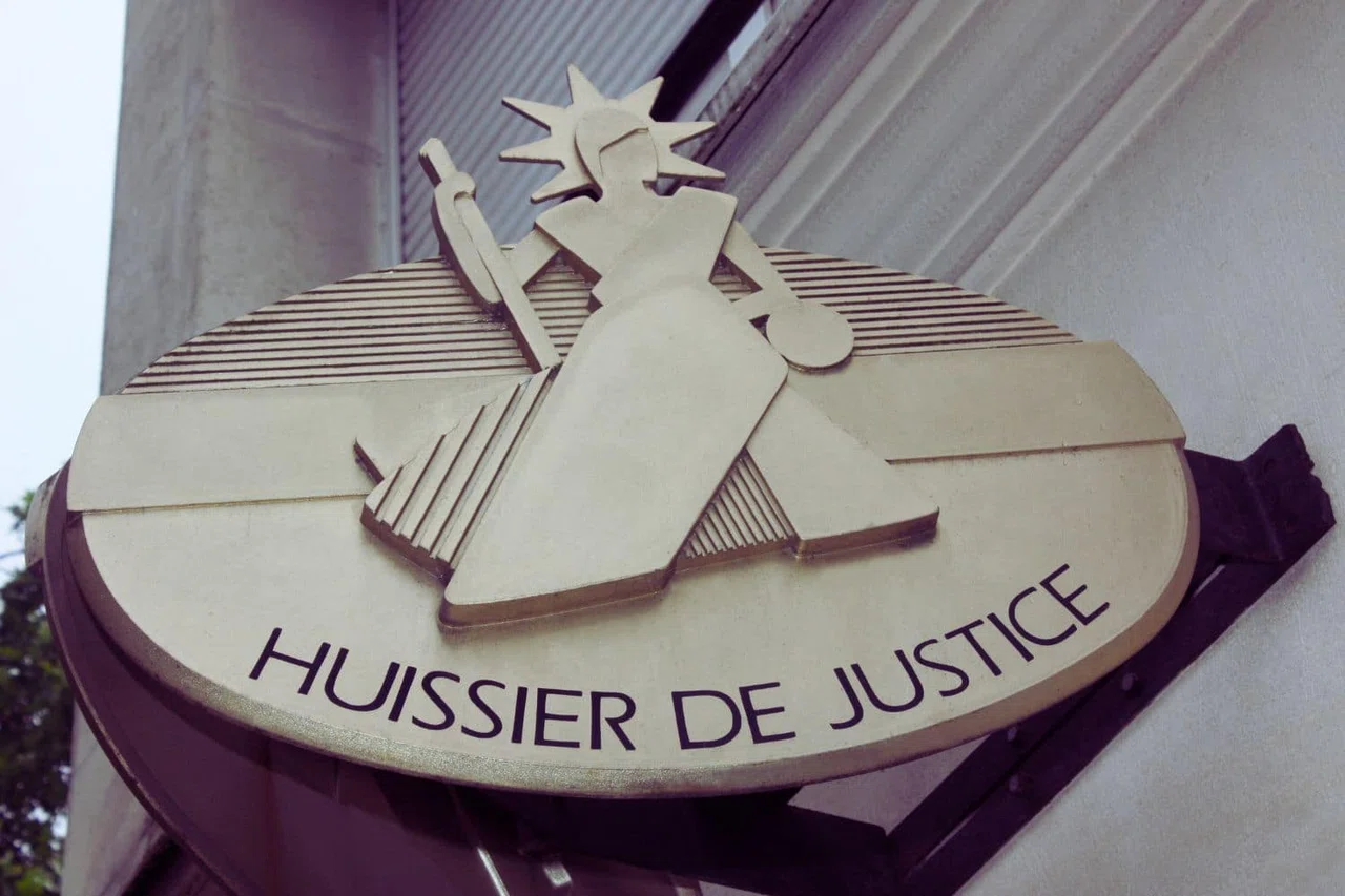 A partir de quelle somme un huissier intervient pour le recouvrement de dettes ?