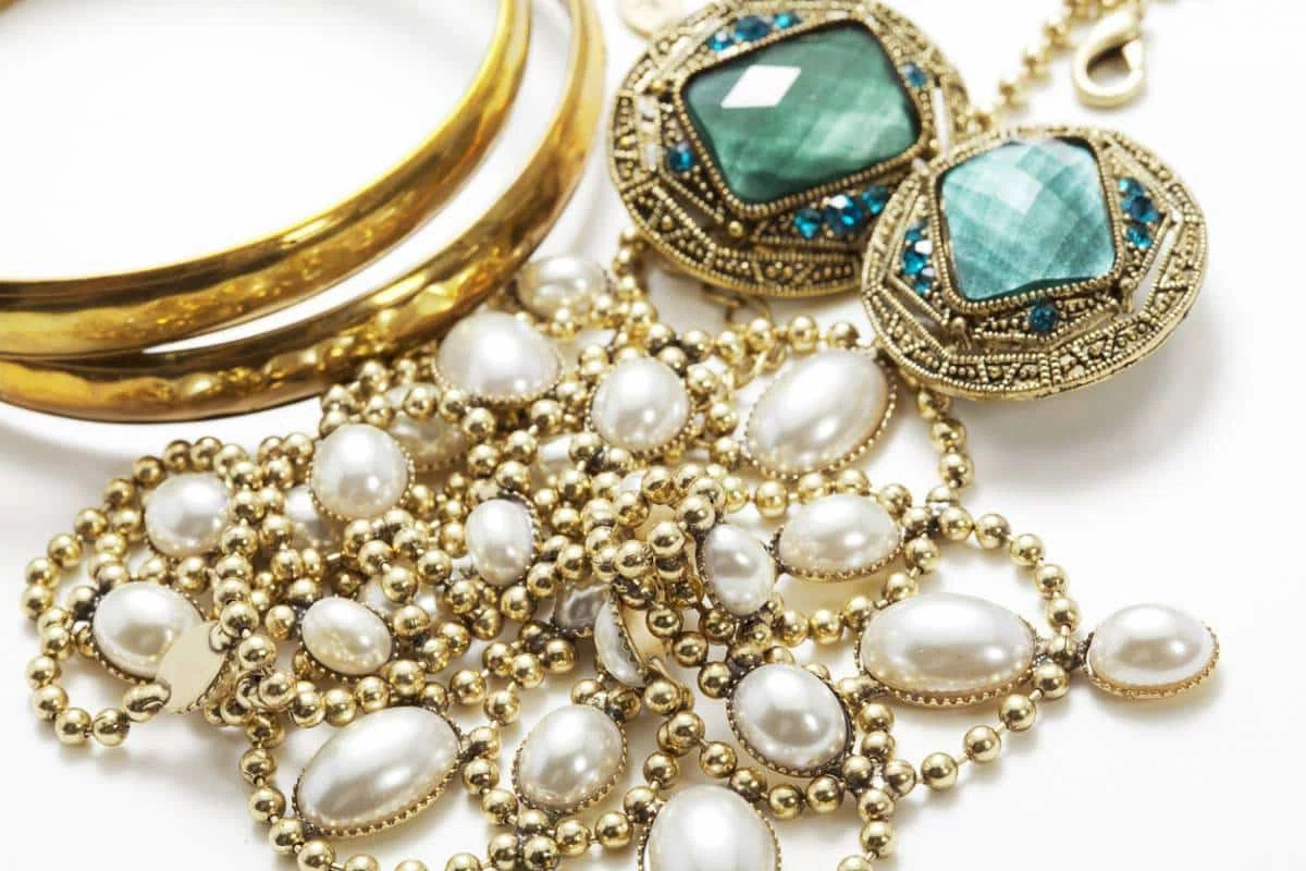 Expertise de bijoux anciens : quelles étapes ?