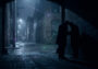 Deux silhouettes discutent dans une ruelle sombre avec des lignes de connexion numériques reliant les bâtiments.
