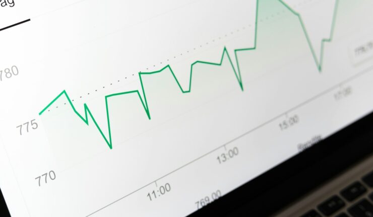 Investir pendant une baisse : les plafonds du PEA